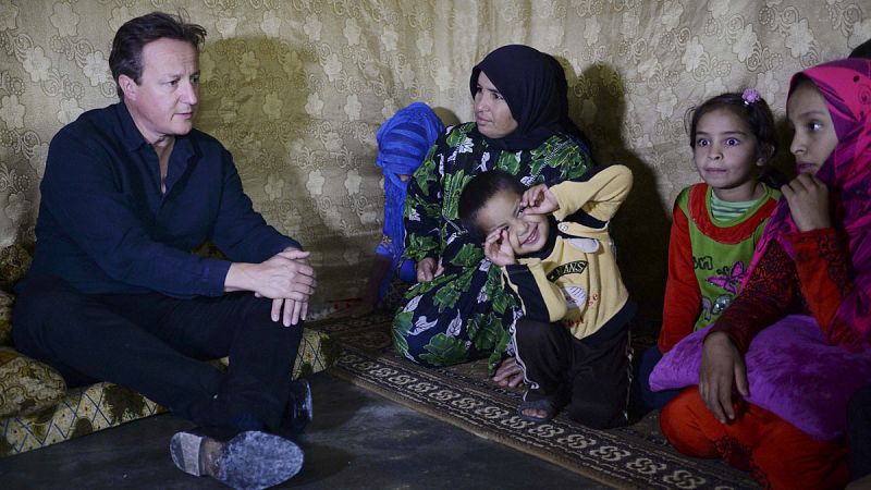 David Cameron visita un campo de refugiados sirios en el sur del Líbano
