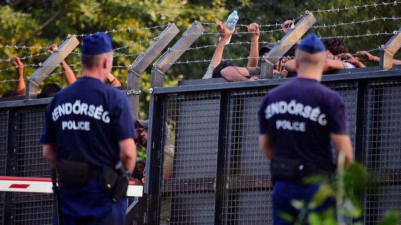 Hungría comienza a detener a los refugiados que cruzan ilegalmente desde Serbia