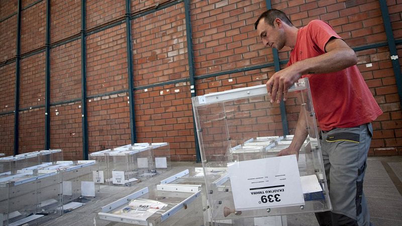 Los griegos acuden a las urnas desesperanzados tras la firma del tercer rescate