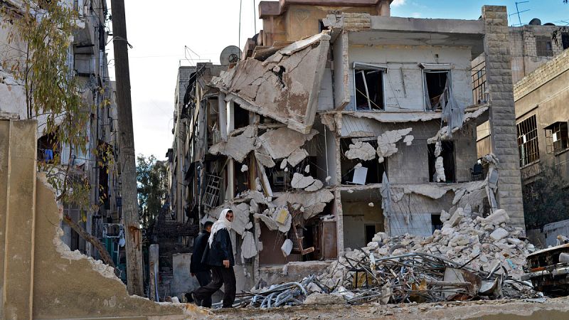 Al menos 38 muertos y 150 heridos en bombardeos de rebeldes sirios en Alepo