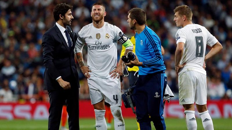 Sergio Ramos sufre una luxación en el hombro izquierdo