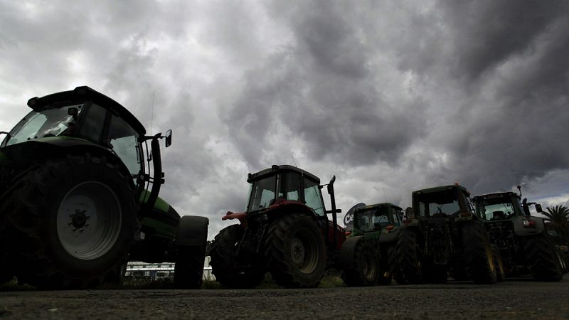 Los ganaderos gallegos levantan el bloqueo a las industrias y volverán a entregar leche