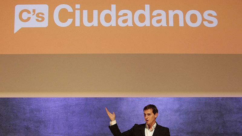 Ciudadanos abre expediente a una edil que se mudó a EE.UU. y pidió el pago del avión para asistir a los plenos