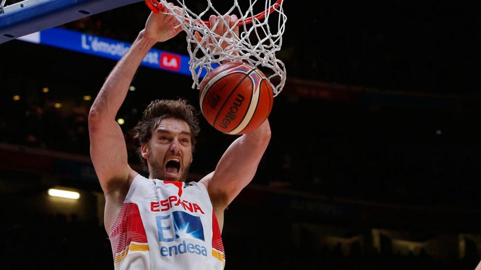 La selección española festeja su pase a la final del Eurobasket