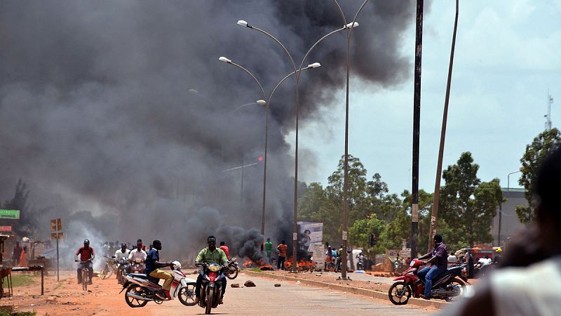 Los golpistas de Burkina Faso dejan en libertad al presidente, Michel Kafando