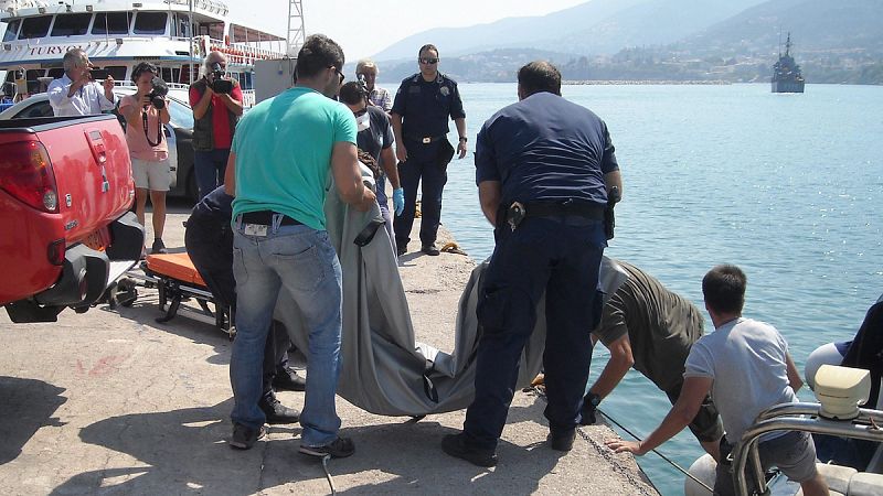 Mueren al menos 13 migrantes en el naufragio de otra embarcación en la costa turca