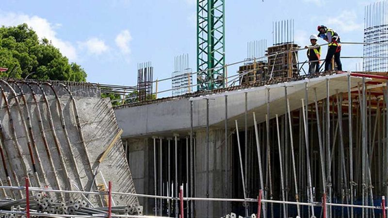 Dos muertos y dos heridos leves al derrumbarse una planta de un edificio en obras en Palma de Mallorca