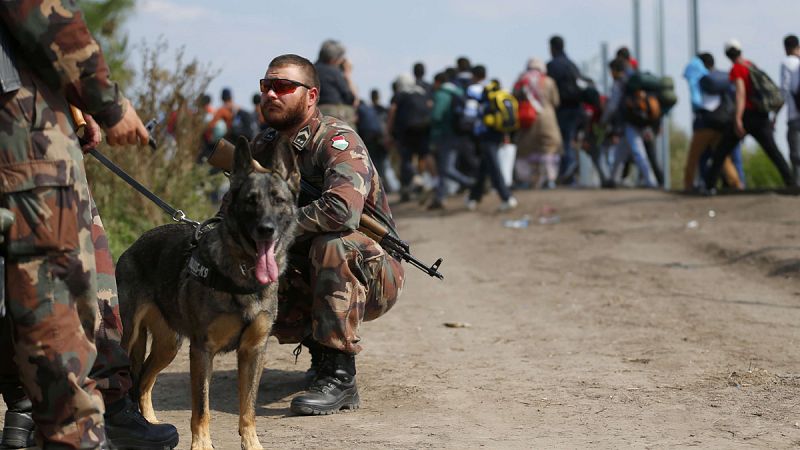 Hungría autoriza el uso del ejército para vigilar el paso de migrantes por sus fronteras