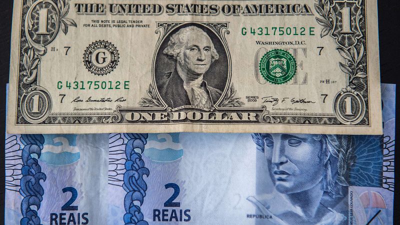 El real brasileño se devalúa hasta su mínimo histórico frente al dólar