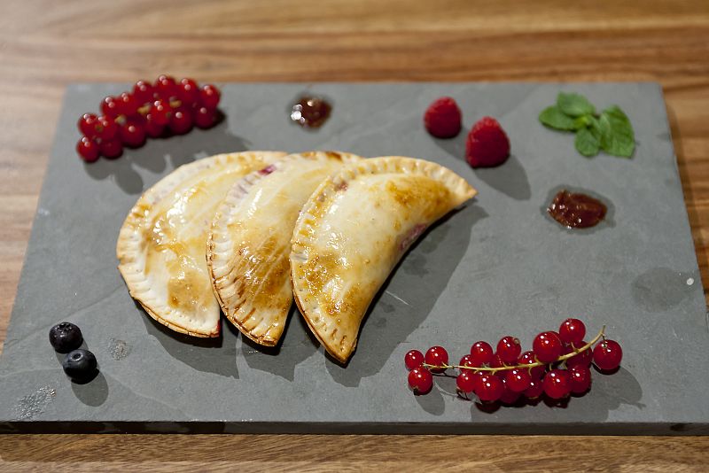 Empanadillas de chocolate y frutos rojos