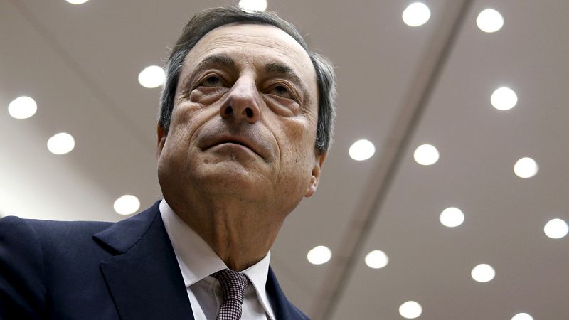 Draghi afirma que el BCE no formará parte de la troika "para siempre"