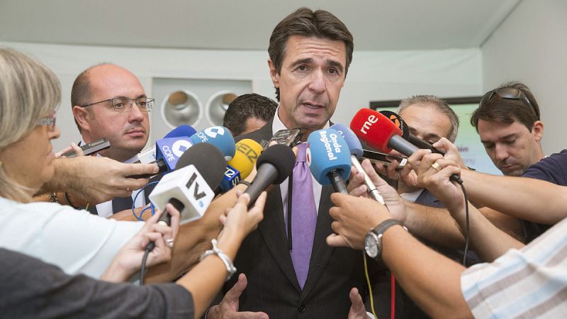 Soria pide a Volkswagen información para determinar el alcance del problema de las emisiones en España
