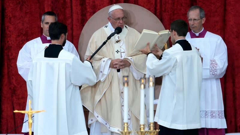 El papa Francisco proclama santo al franciscano español Junípero Serra