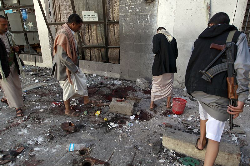 Más de 20 muertos en un doble atentado contra una mezquita chií en Saná