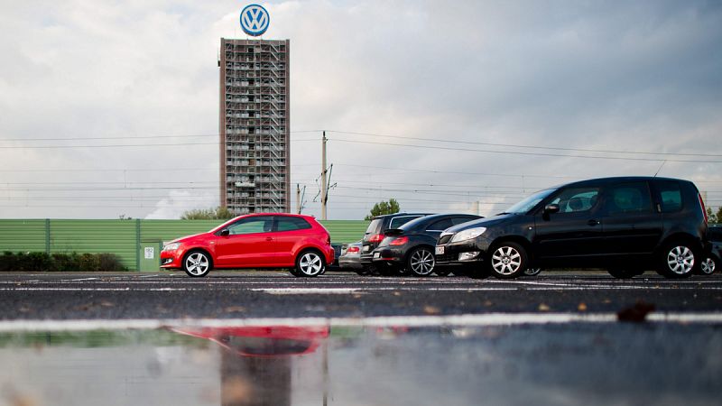 Bruselas pide a los 28 que investiguen la manipulación de emisiones en los motores de Volkswagen