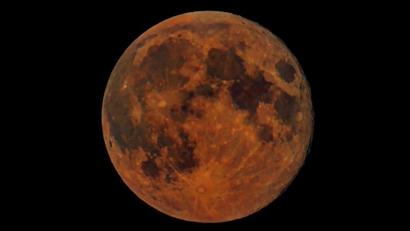 Eclipse de superluna: el espectáculo de la Luna aumentada que se tiñe de rojo