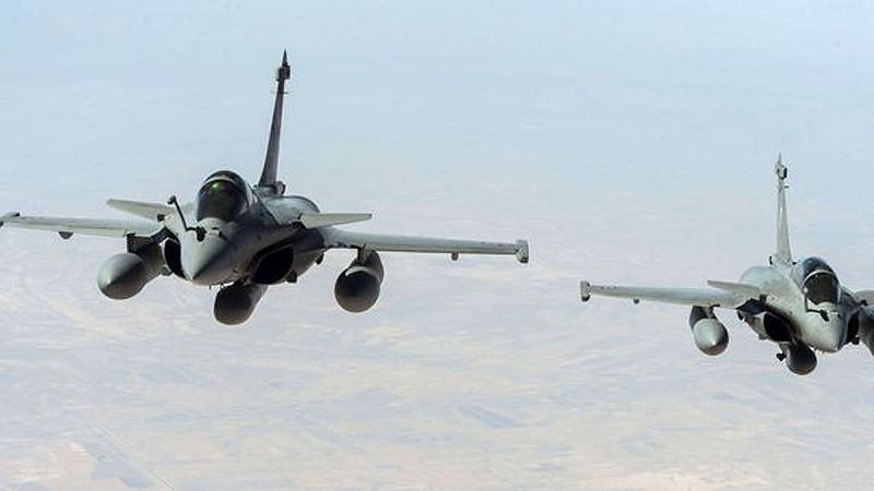 Francia lanza su primer ataque aéreo contra el Estado Islámico en Siria