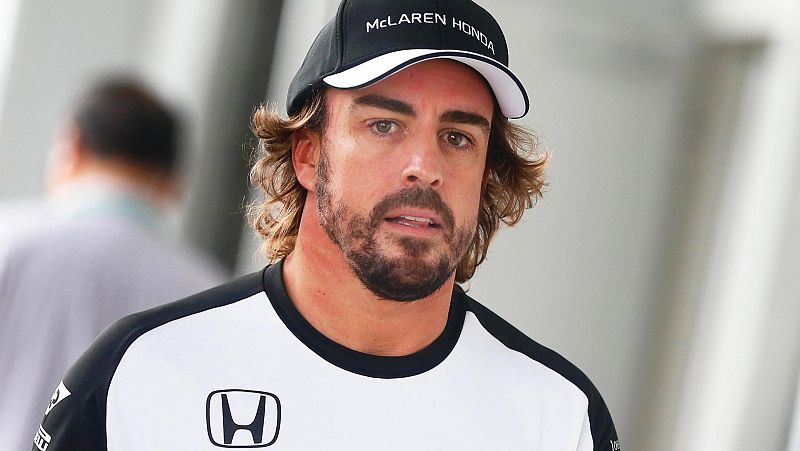 Alonso: "Me pasan en las rectas como si fuera un GP2, es vergonzoso"