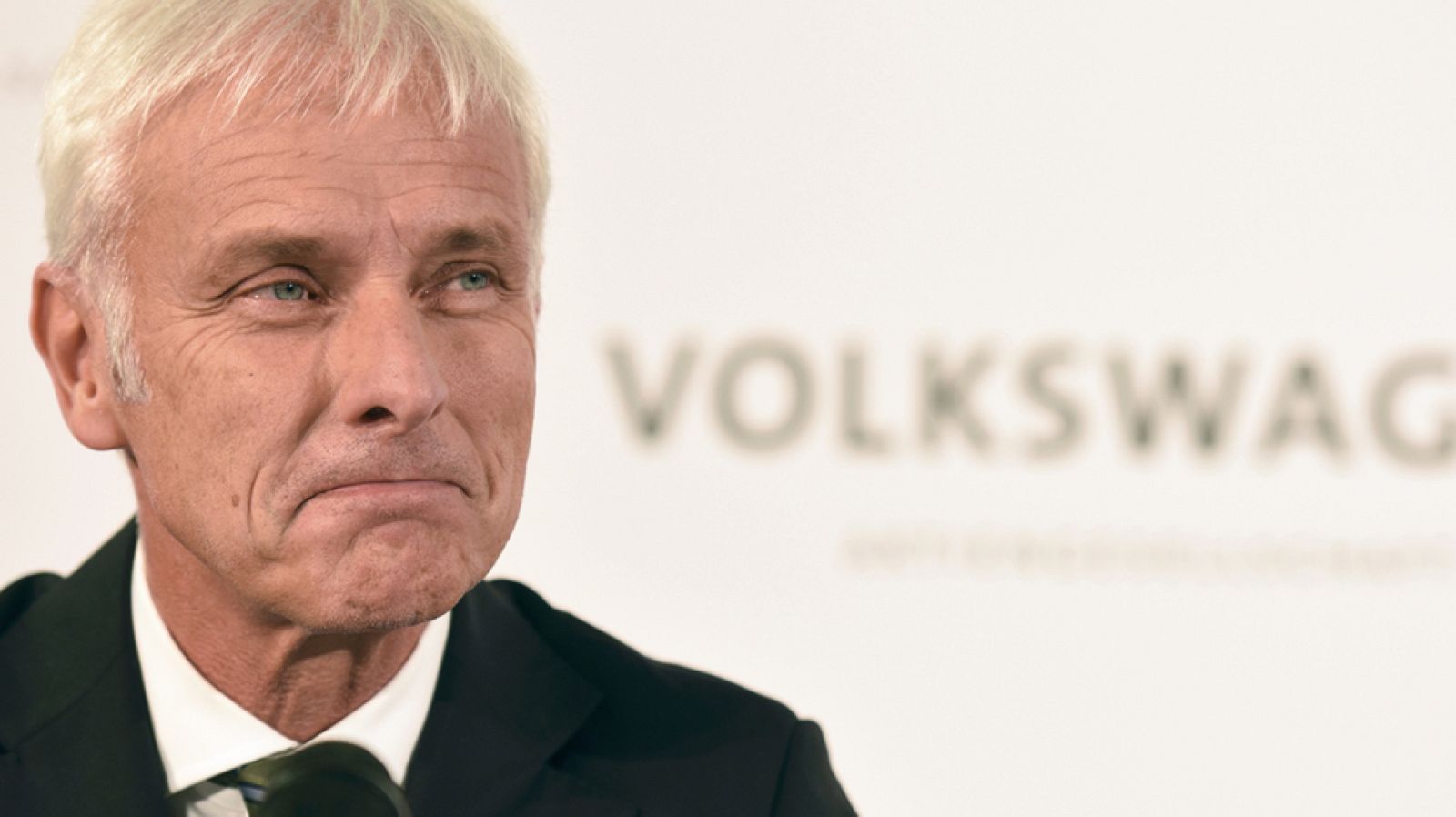 El nuevo presidente de Volkswagen asegura a sus empleados que aclarará el escándalo