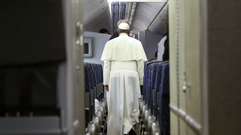 El papa Francisco dice que "los muros no son una solución" contra la ola de refugiados
