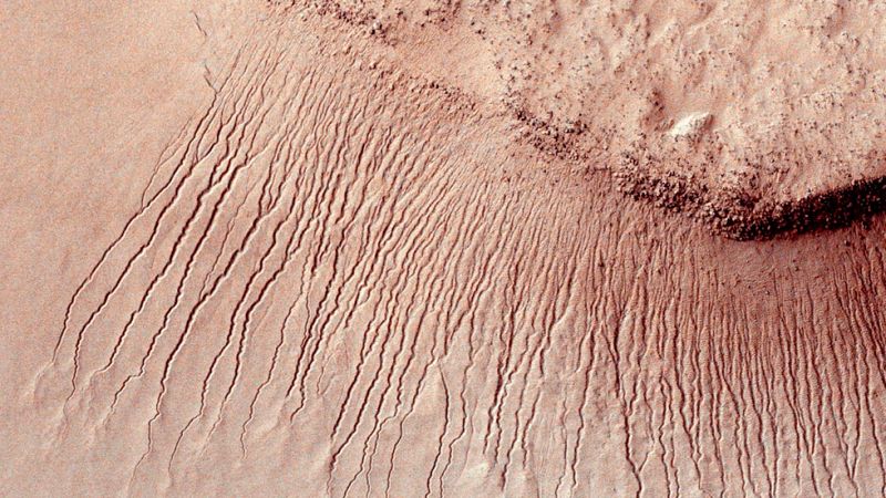 La NASA confirma el hallazgo de agua líquida en Marte