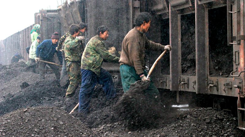 La mayor productora de carbón china despedirá a 100.000 trabajadores en los próximos tres meses