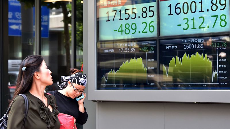 La Bolsa de Tokio cae más de un 4% por la debilidad de China y la quiebra de una naviera