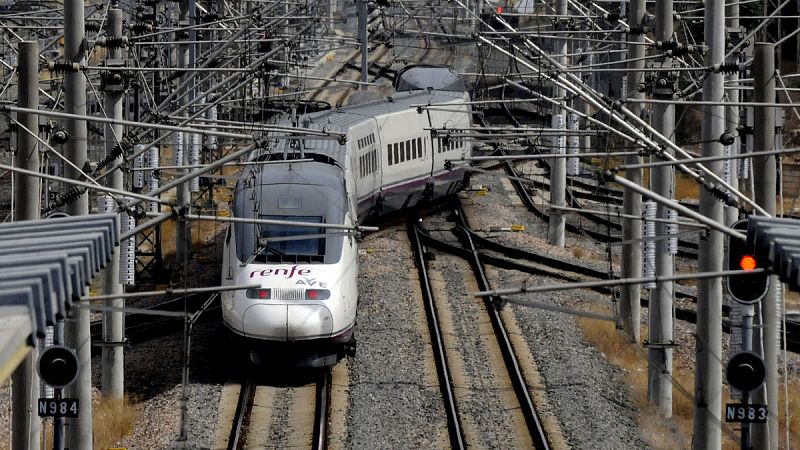 Fomento abre el proceso de selección del primer competidor de Renfe, pero no se resolverá esta legislatura