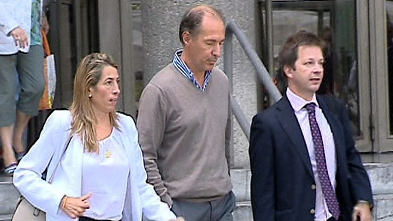 La secretaria de Rato y un presunto testaferro del exvicepresidente del Gobierno, en libertad con cargos tras declarar ante el juez