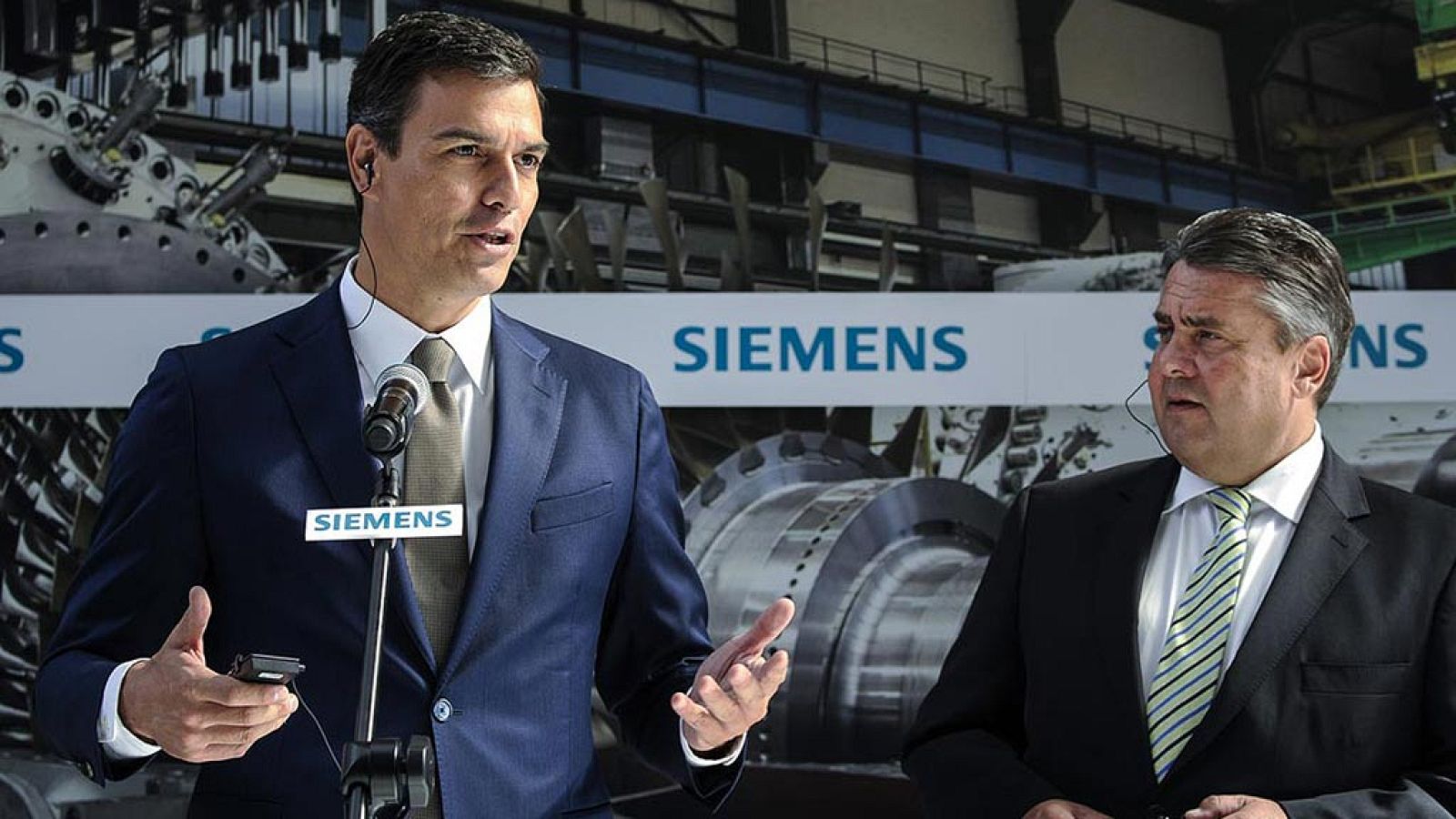 La oposición critica que Rajoy haya anunciado la fecha de las elecciones en una entrevista