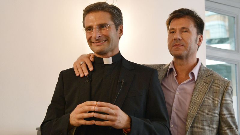 El Vaticano expulsará de la Congregación a un sacerdote que ha confesado su homosexualidad