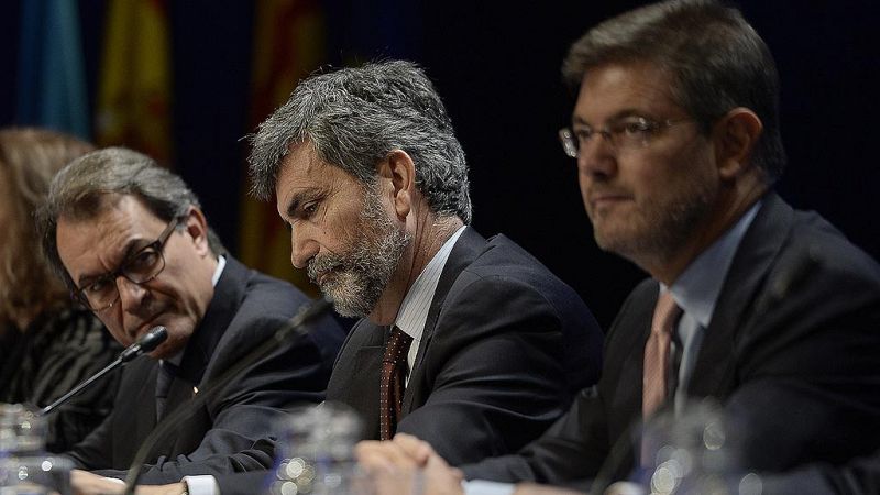 Catalá insiste en Cataluña en que respetar la ley no es una "formalidad" y Mas advierte sobre el uso partidista de la Justicia