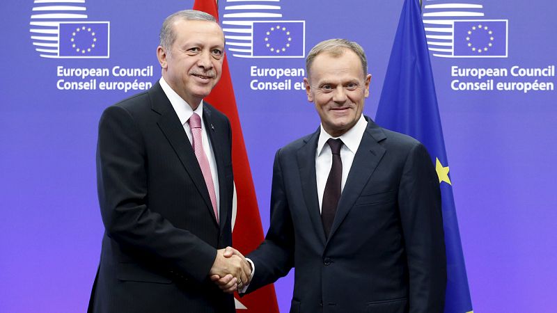 La UE pide a Turquía "control" en sus fronteras y Erdogan dice que "nunca" ha enviado refugiados a otros países