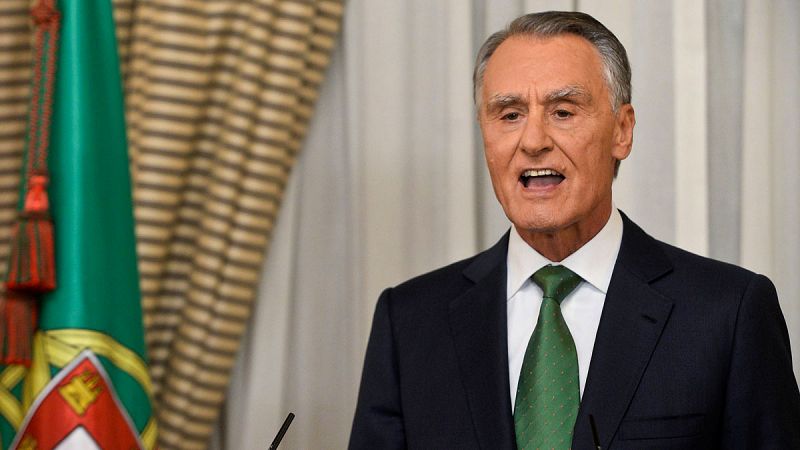 Cavaco Silva confía en Passos Coelho para liderar un gobierno que asegure "la estabilidad política" de Portugal