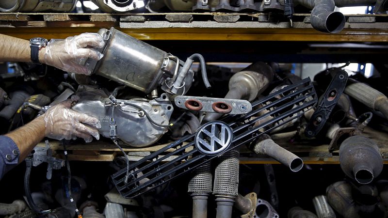 Volkswagen comenzará a revisar los motores manipulados en enero