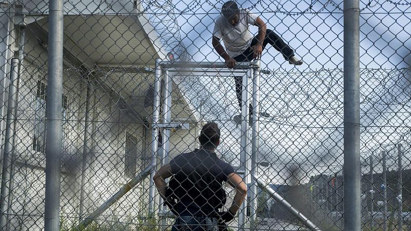 El paro sigue como primer problema y la inquietud por la corrupción baja 15 puntos en nueve meses