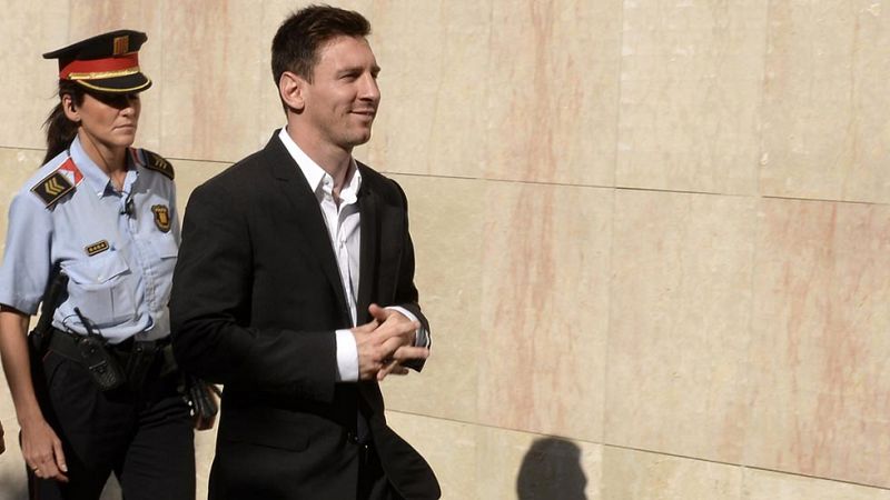 El juez envía a juicio a Messi y a su padre acusados de tres delitos fiscales