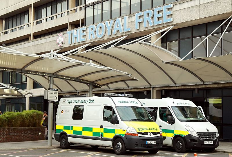Una enfermera británica vuelve a dar positivo por el virus del Ébola tras haber sido dada de alta