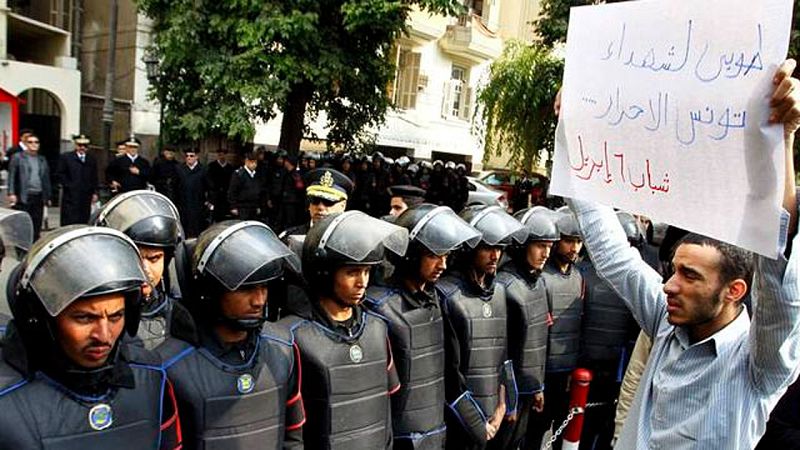 Túnez, inspiración democrática en el epicentro del caos