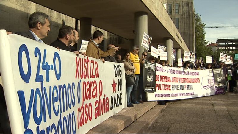 Las víctimas del accidente de Santiago exigen "justicia" y alertan de que el tren iba "pasado de peso"