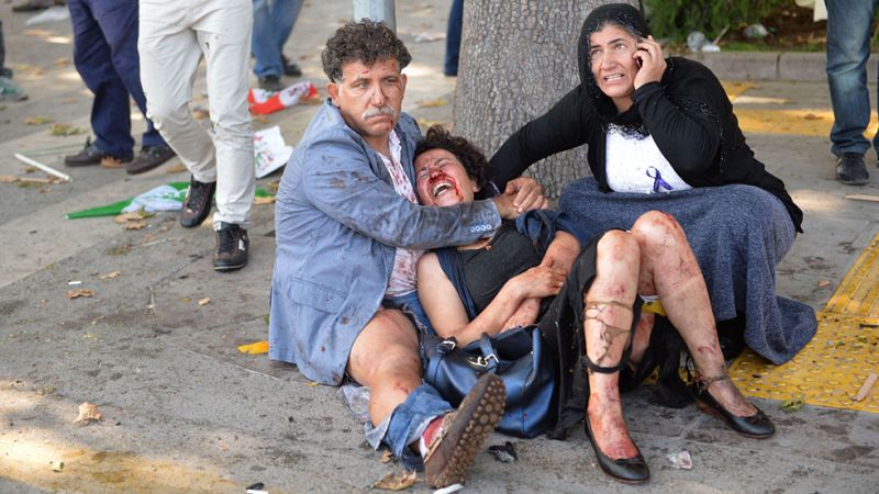Al menos 95 muertos y 246 heridos en un atentado en Ankara en una marcha por la paz
