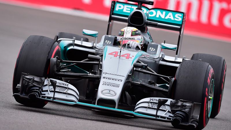Hamilton afianza su liderato y Mercedes se lleva el mundial de constructores