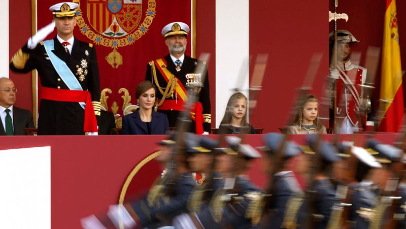 El rey Felipe VI preside el último desfile de la Fiesta Nacional de la legislatura