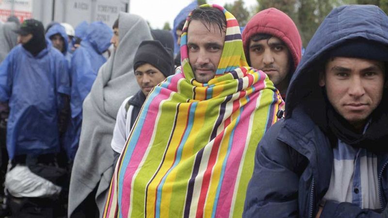 Los refugiados empiezan a llegar a Eslovenia tras el cierre de la frontera húngara