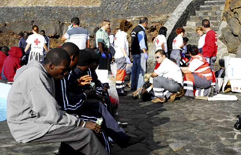 Avalancha masiva de inmigrantes a las costas de Andalucía, Murcia y Canarias