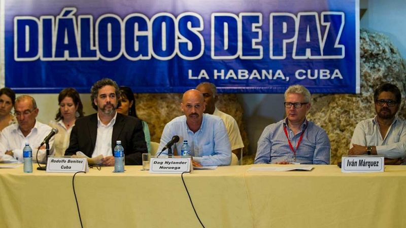 El Gobierno de Colombia y las FARC anuncian un acuerdo para buscar a desaparecidos