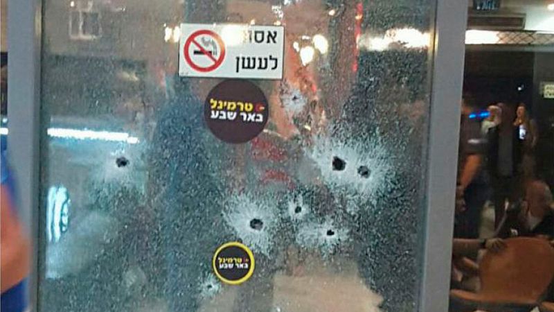 Al menos tres muertos y varios heridos en un ataque en una estación de autobuses al sur de Israel