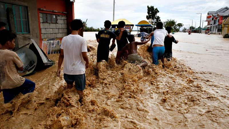 El tifón Koppu causa al menos13 muertos y 283.000 afectados en Filipinas