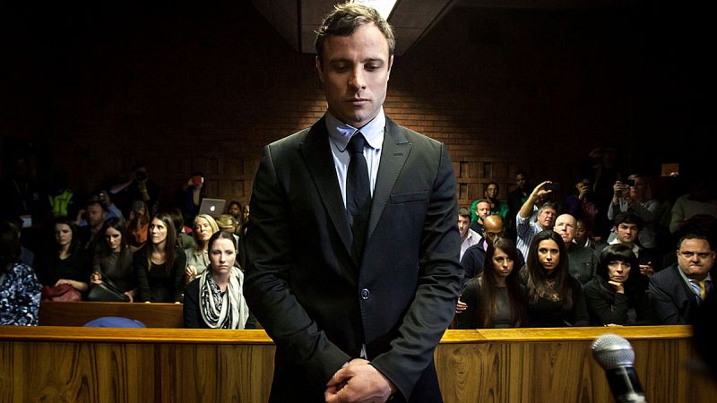 Pistorius sale de la cárcel un año después de su condena por homicidio
