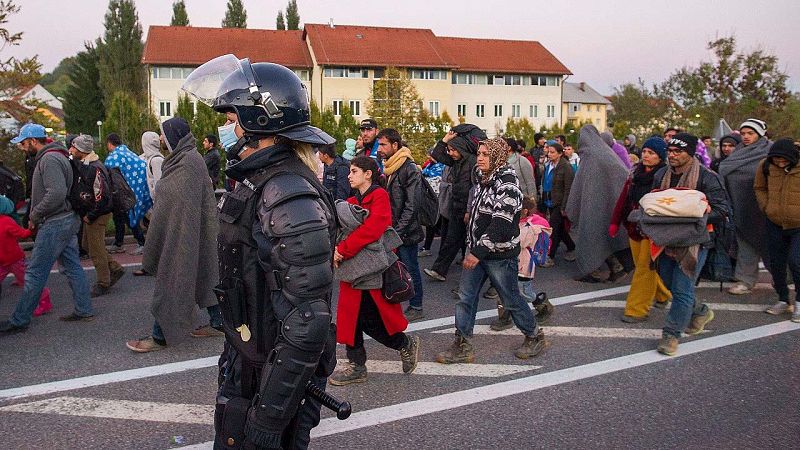 Eslovenia recibe a unos 12.600 refugiados en un día y pide ayuda a la UE